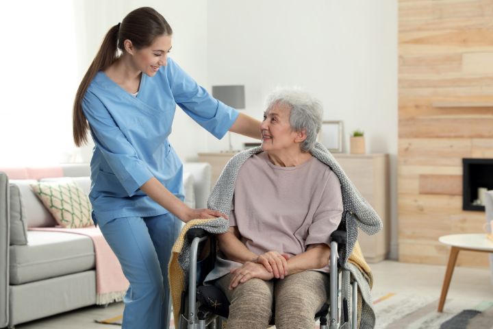 Top Benefits of Hiring Certified Nursing Assistants (CNAs) for Senior Home Care